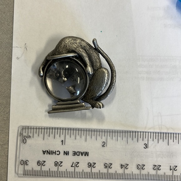 BOGO FREE ALL ITEMS! Pewter cat in fishbowl brooch - Picture 3 of 3